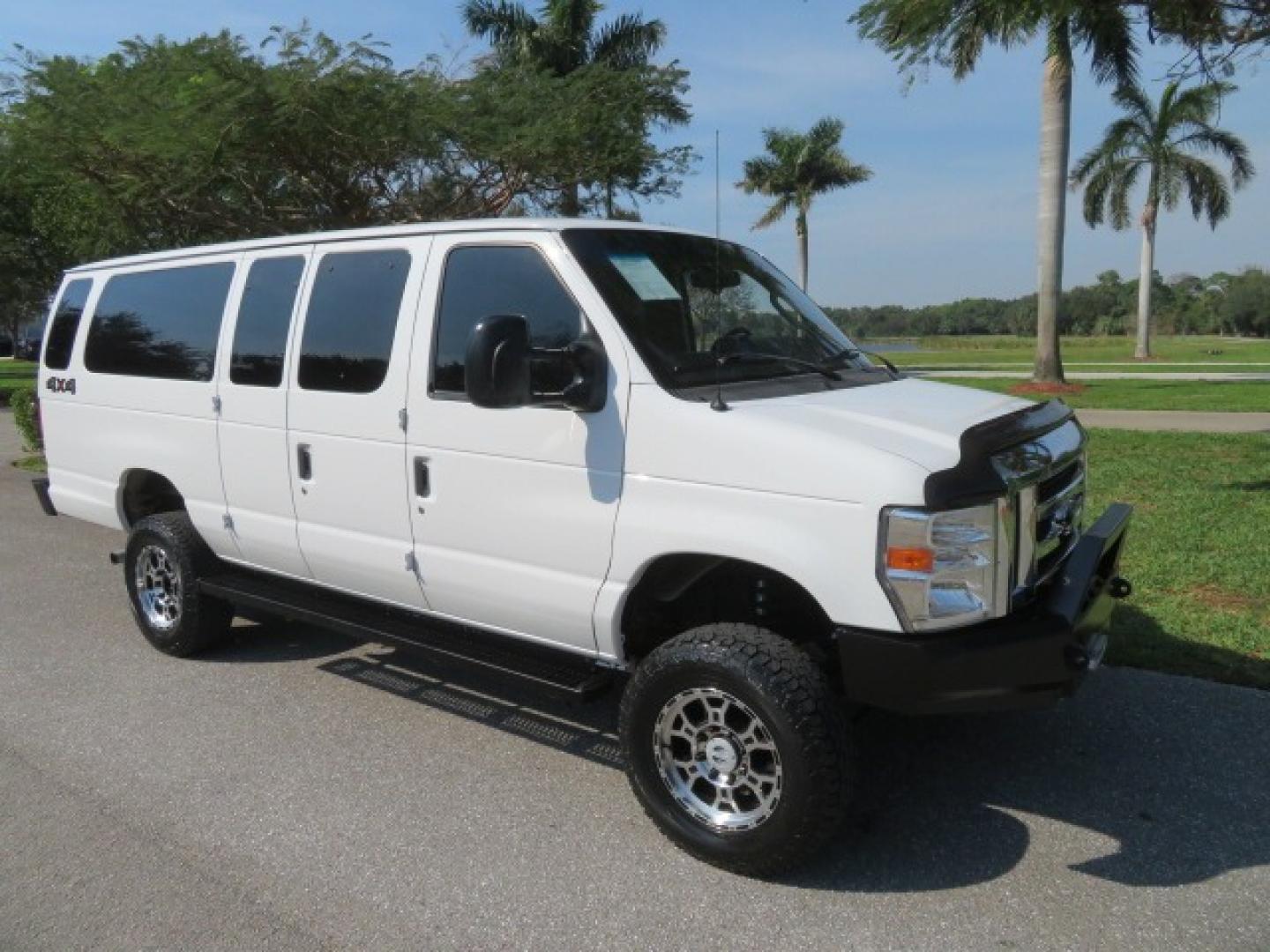 2014 White /GRAY Ford E-Series Wagon XLT (1FBSS3BL6ED) , AUTOMATIC transmission, located at 4301 Oak Circle #19, Boca Raton, FL, 33431, (954) 561-2499, 26.388861, -80.084038 - Photo#21